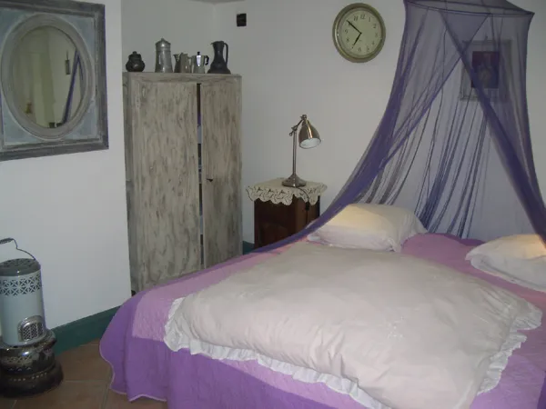 La Maison des Sources - Chambre "violette" 1 personne 79€ / 2 personnes 89€